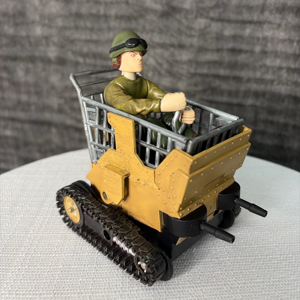Military Soldier Figure w/ Tank Style Vehicle Cart – MGA Toy Vintage(F113)✨